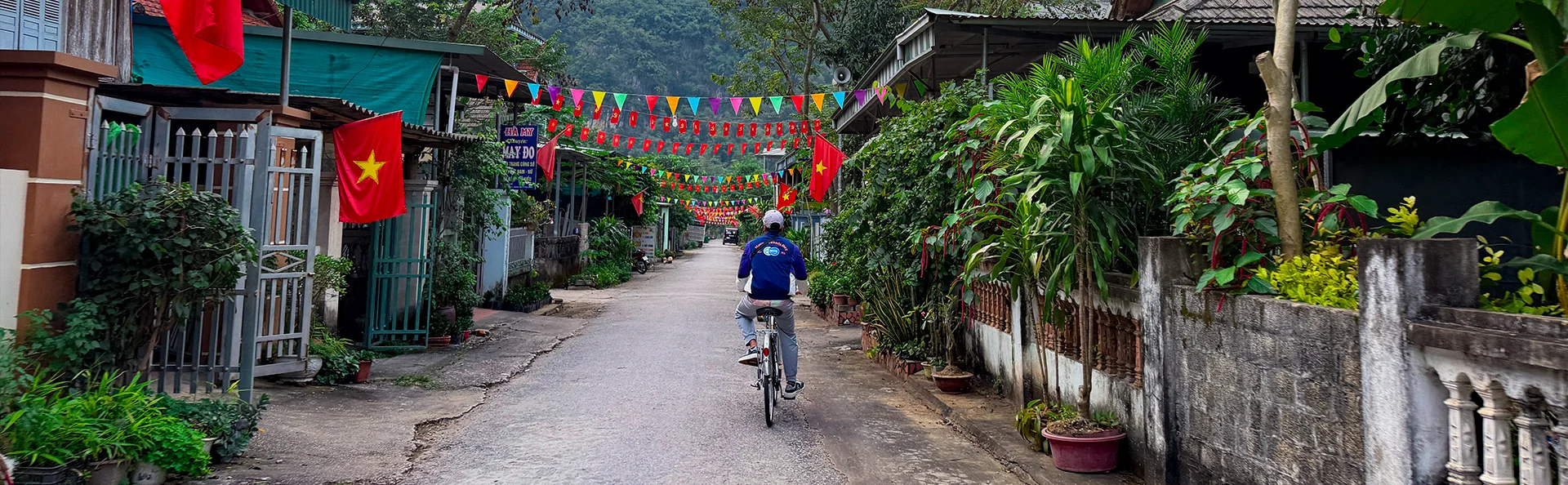 På cykeltur i Mai Chau-dalen i norra Vietnam