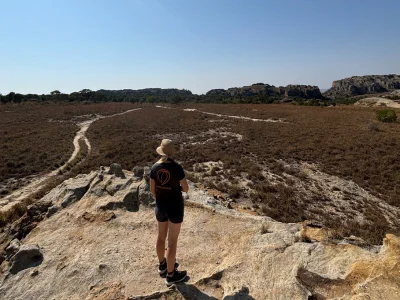 Vår Product Manager för Afrika, Winnie, i nationalparken Isalo på Madagaskar