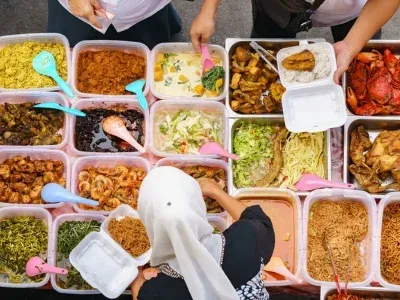 Streetfoodmarknad på Borneo i Malaysia