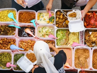 Streetfoodmarknad på Borneo i Malaysia
