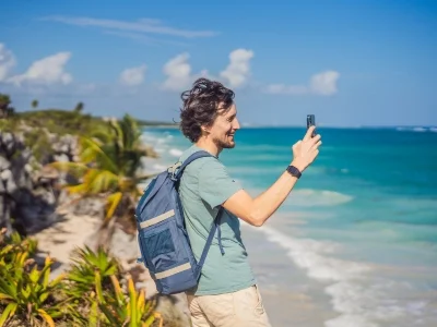Man tar bilder av omgivningarna i Tulum i Mexiko