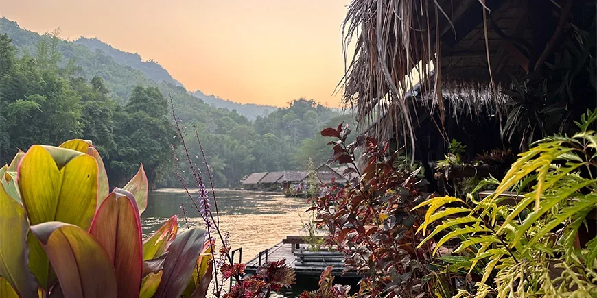 Vacker utsikt vid River Kwai
